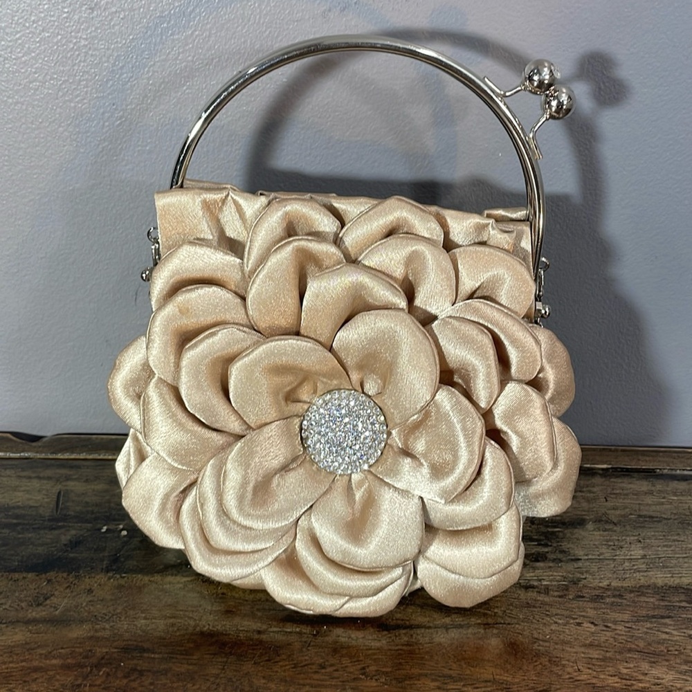Gorgeous floral with rhinestones clutch. Very good condition - with metal chain